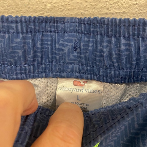 Vineyard Vines Chappy Swim Trunks Boys' Size Large 4-Pieced Colorblock - Picture 2 of 3